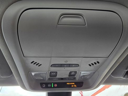 Used 2023 GMC Terrain SLT image 23