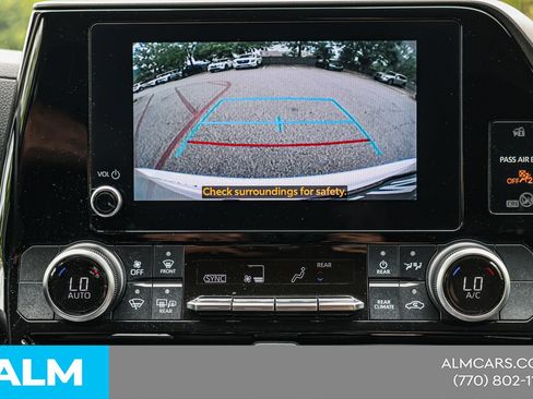 Used 2024 Toyota Highlander LE FWD image 28