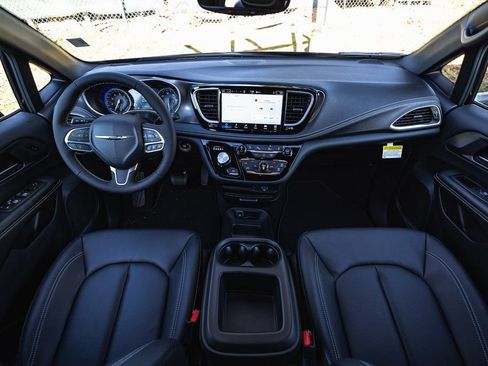 New 2026 Chrysler Pacifica Select image 25