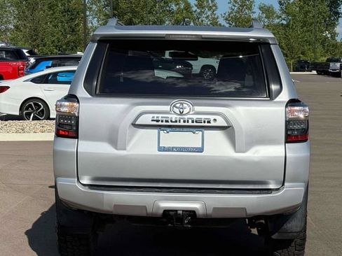 Used 2016 Toyota 4Runner SR5 AWD/4WD image 6