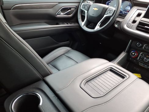 Used 2024 Chevrolet Tahoe LT w/ Luxury Package RWD image 16