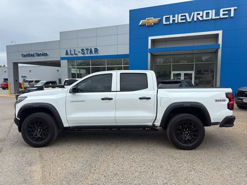 Used 2024 Chevrolet Colorado Trail Boss w/ Technology Package AWD/4WD image 13