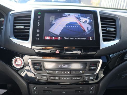 Used 2016 Honda Pilot Touring image 25