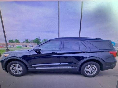 Used 2023 Ford Explorer XLT w/ Equipment Group 202A AWD/4WD image 3