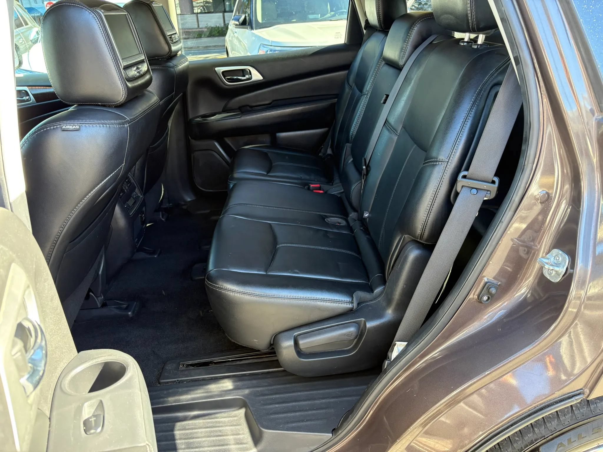 Used 2015 Nissan Pathfinder SL w/ SL Premium Package FWD image 18