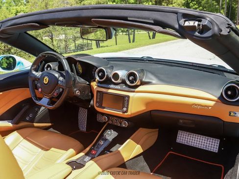 Used 2015 Ferrari California T RWD image 44