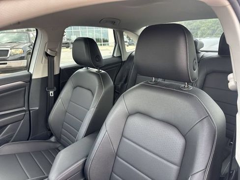 Used 2024 Volkswagen Jetta SE FWD image 11
