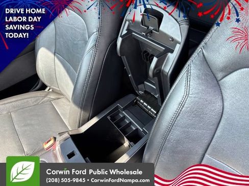 Used 2017 Ford Explorer XLT w/ Equipment Group 202A AWD/4WD image 23