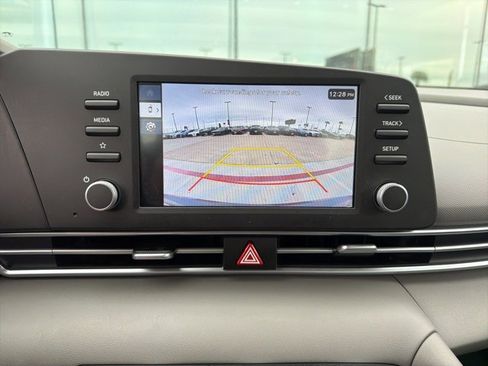 Used 2025 Hyundai Elantra SE image 5