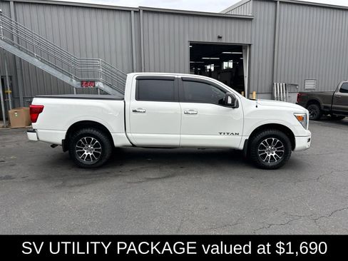 Used 2021 Nissan Titan SV w/ SV Convenience Package AWD/4WD image 2
