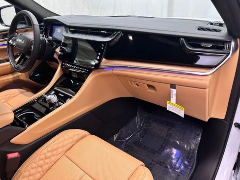 New 2026 Jeep Grand Cherokee Summit AWD/4WD image 18