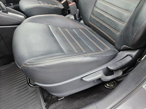 Used 2019 Nissan Kicks SR w/ SR Premium Package FWD image 8
