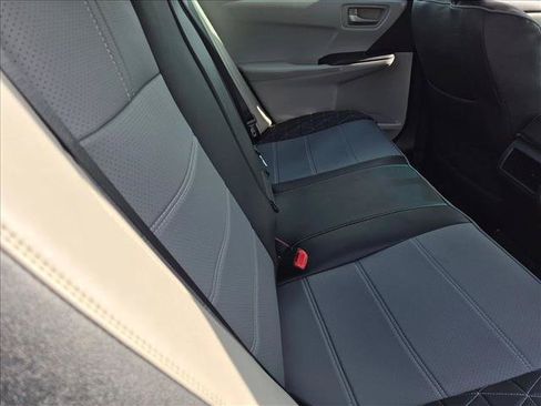 Used 2015 Toyota Camry SE FWD image 18