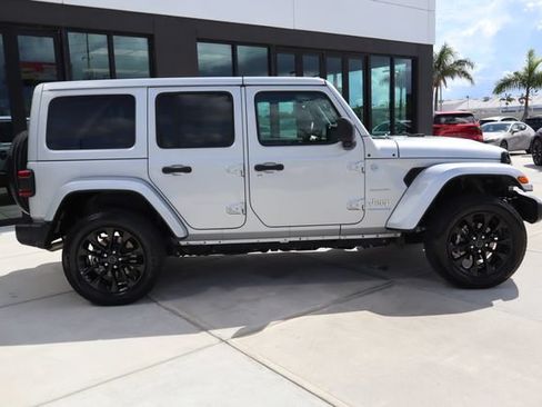 Used 2024 Jeep Wrangler Unlimited Sahara AWD/4WD image 2