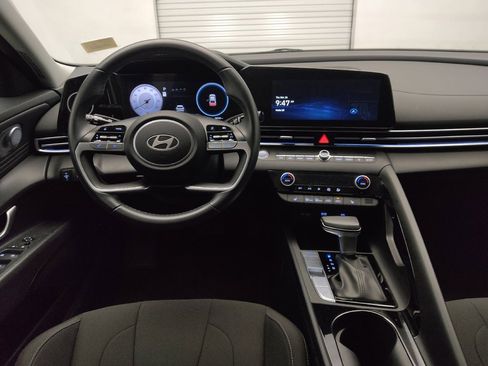 Used 2025 Hyundai Elantra SEL image 22