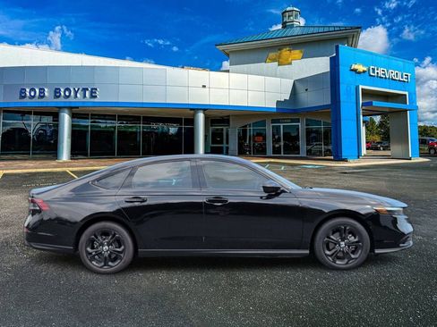 Used 2025 Honda Accord SE image 7