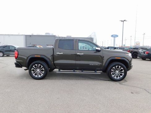 Used 2024 GMC Canyon Denali image 2