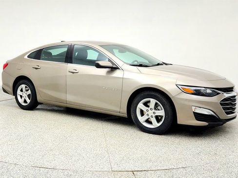 Used 2022 Chevrolet Malibu LS w/ Driver Confidence Package II image 3