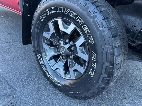 Used 2019 Toyota Tacoma TRD Off-Road image 8