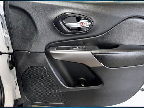 Used 2020 Jeep Cherokee Latitude w/ Cold Weather Group image 30