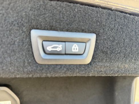 Used 2018 BMW 740e xDrive image 29