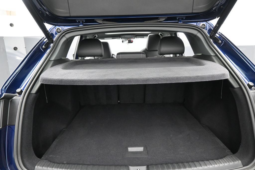 Used 2022 Audi Q4 e-tron Premium Plus w/ Premium Plus AWD/4WD image 29