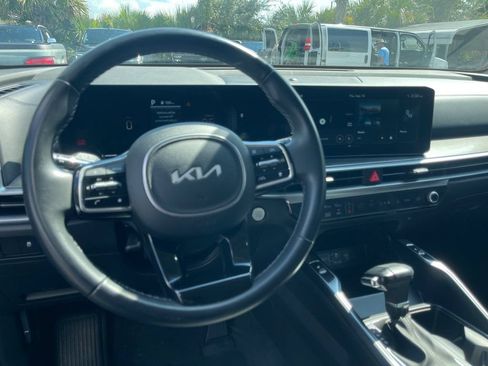 Used 2025 Kia Sorento S w/ Panoramic Sunroof Package FWD image 16