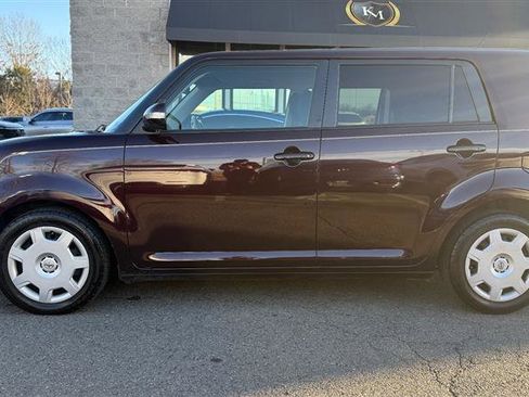 Used 2010 Scion xB image 2