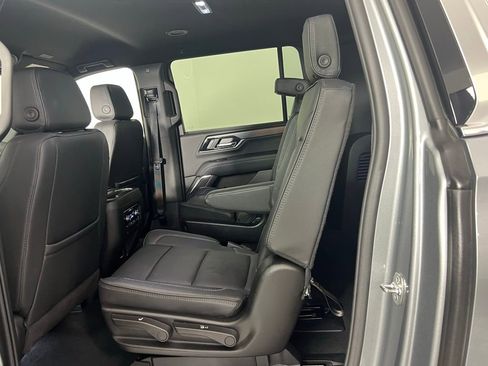 Used 2025 GMC Yukon XL Denali image 28