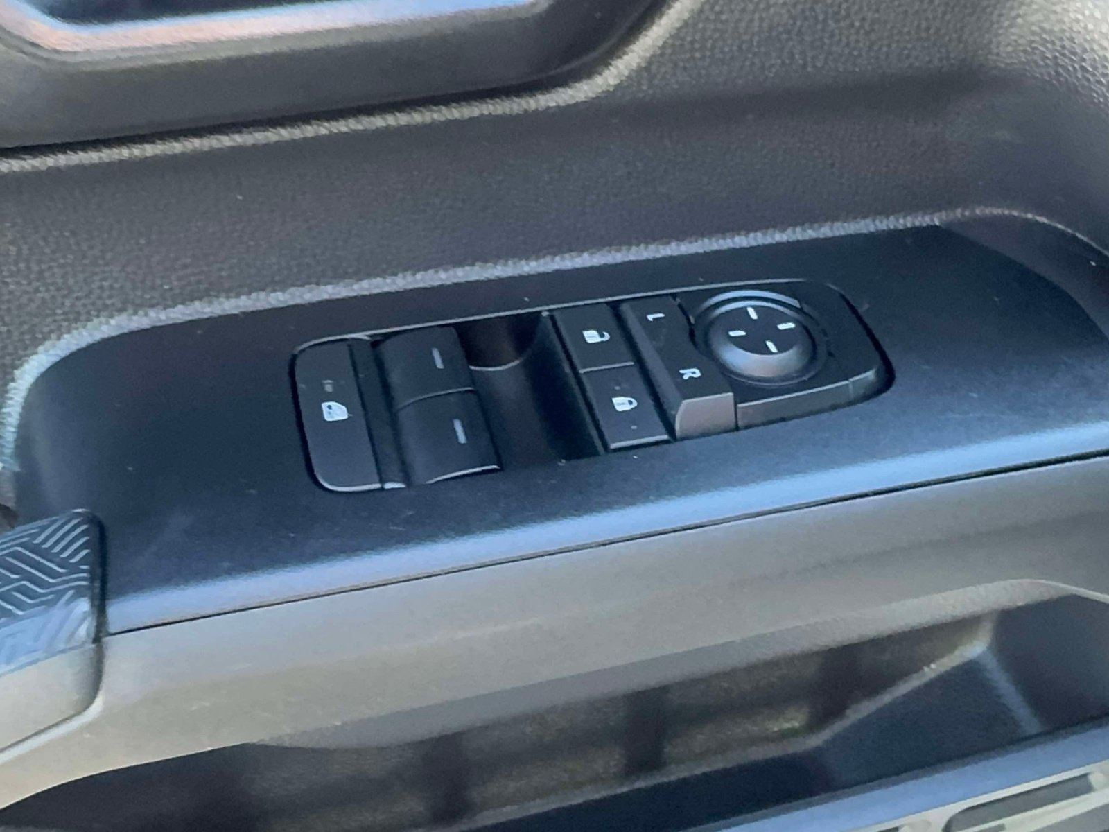 Certified 2025 Toyota Tacoma SR w/ SR Upgrade Package AWD/4WD image 15