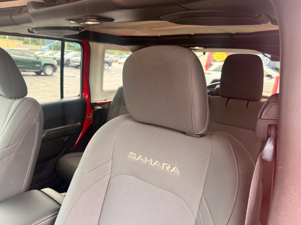 Used 2018 Jeep Wrangler Unlimited Sahara AWD/4WD image 23
