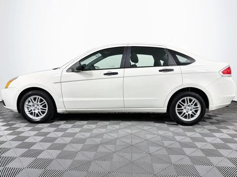 Used 2010 Ford Focus SE FWD image 7