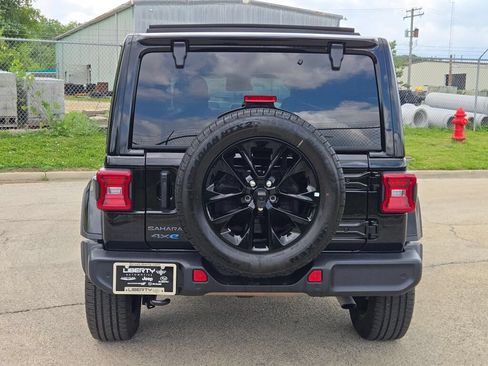 Certified 2025 Jeep Wrangler Unlimited Sahara w/ Safety Group AWD/4WD image 12