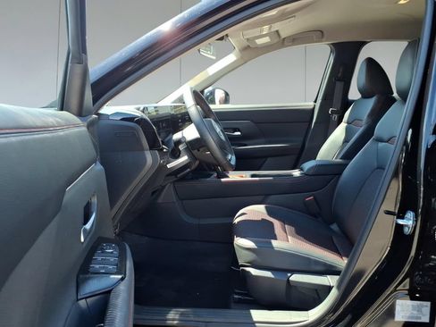 Used 2025 Nissan Kicks SR FWD image 16