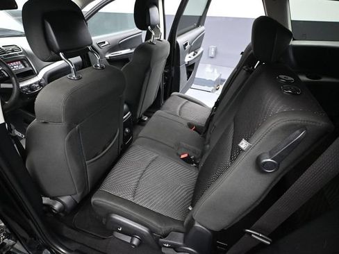 Used 2019 Dodge Journey SE FWD image 31