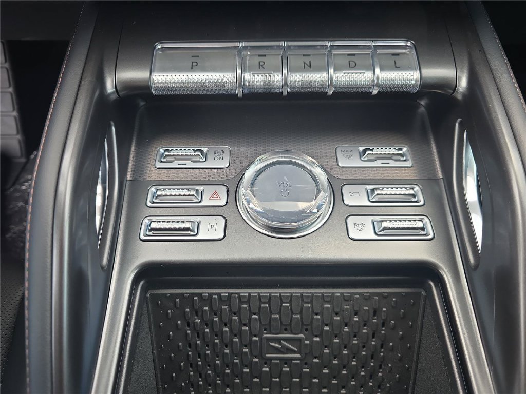 New 2026 Lincoln Nautilus Premier AWD/4WD image 18