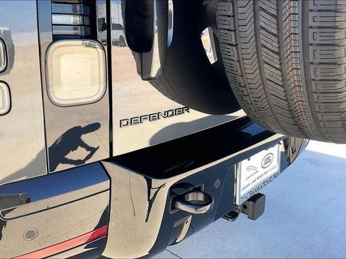 New 2026 Land Rover Defender 110 X-Dynamic SE image 9