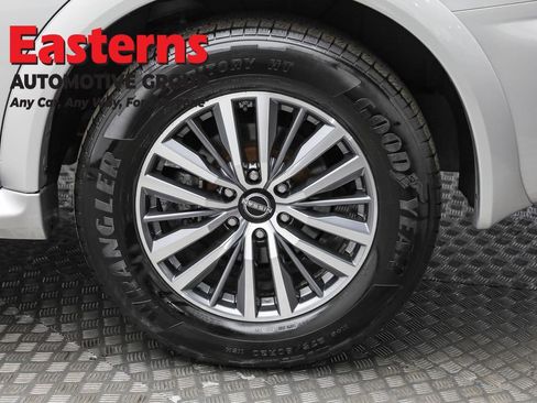 Used 2024 Nissan Armada SL w/ Captain's Chairs Package image 8