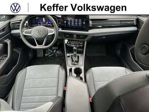 New 2026 Volkswagen Jetta SE FWD image 28