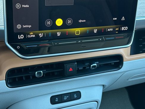 New 2025 Volkswagen ID. Buzz Pro S Plus image 20