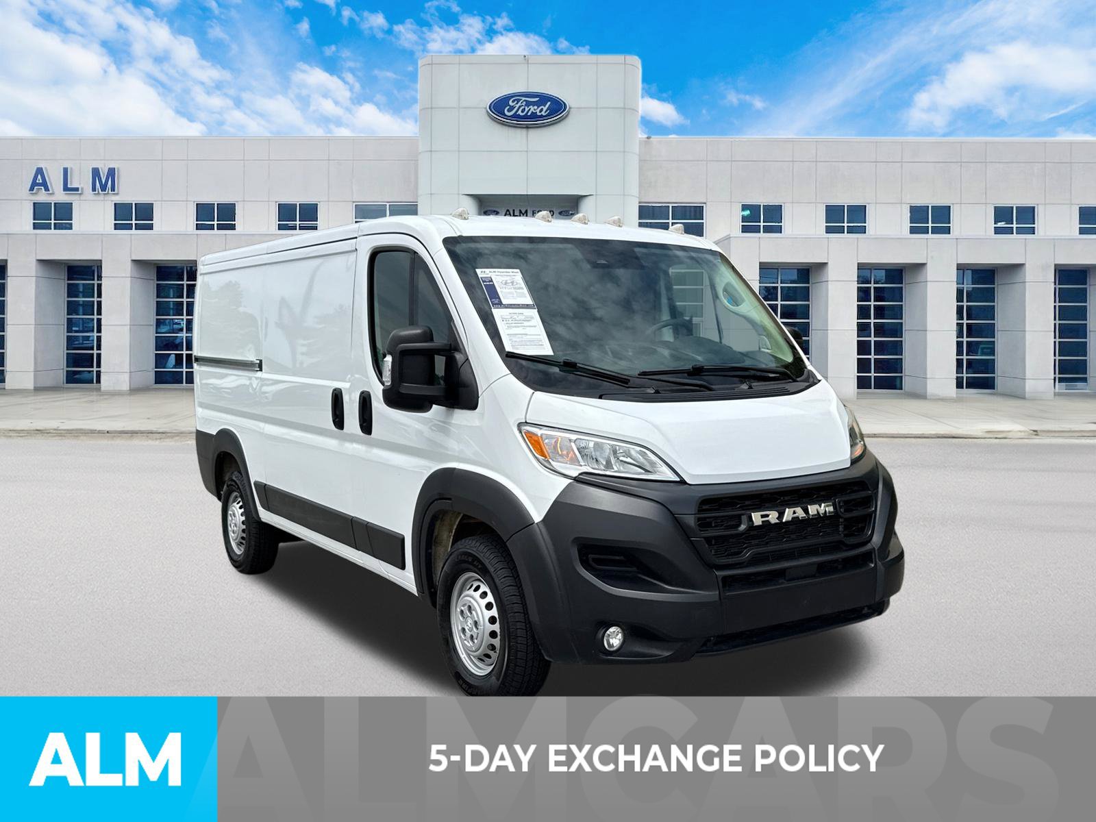 Used 2025 RAM ProMaster 2500 w/ Convenience Group FWD image 3