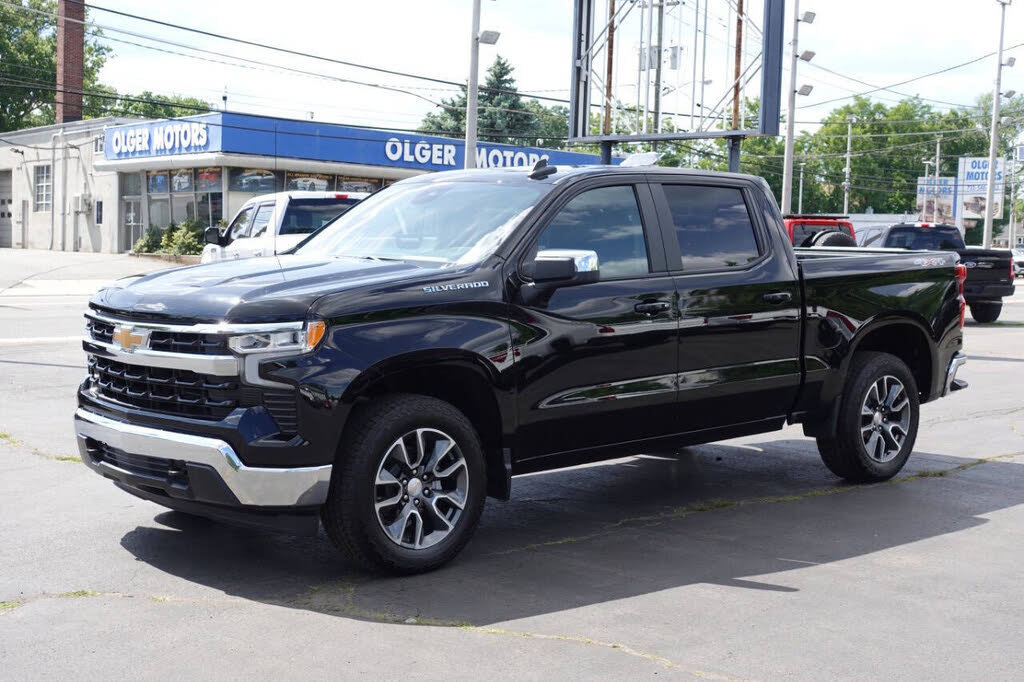 Used 2024 Chevrolet Silverado 1500 LT AWD/4WD image 2