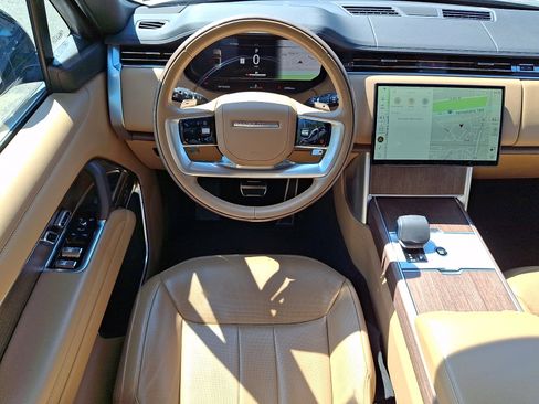 Used 2025 Land Rover Range Rover Long Wheelbase SE AWD/4WD image 4
