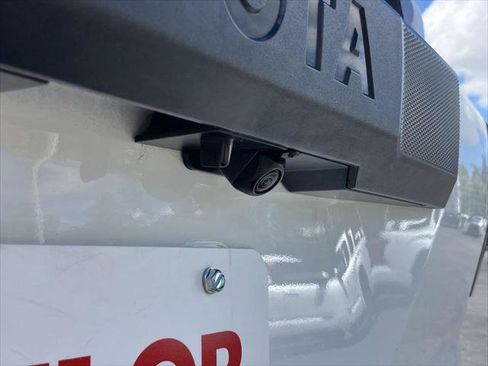 Certified 2025 Toyota 4Runner SR5 AWD/4WD image 10