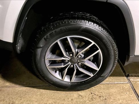 Used 2020 Jeep Grand Cherokee Limited w/ Luxury Group II image 39