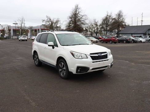 Used 2017 Subaru Forester 2.5i Limited image 3