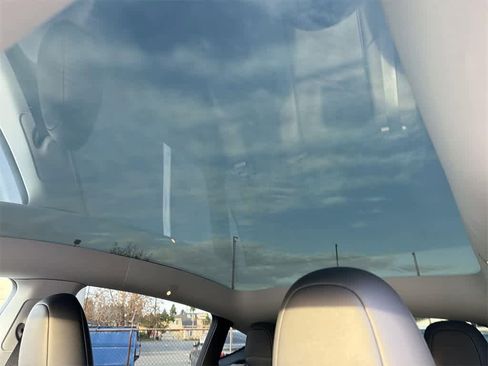 Used 2024 Tesla Model Y image 11