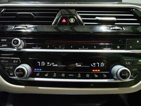 Used 2018 BMW 530e xDrive image 39