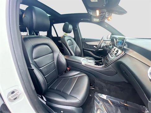 Used 2021 Mercedes-Benz GLC 300 4MATIC image 28