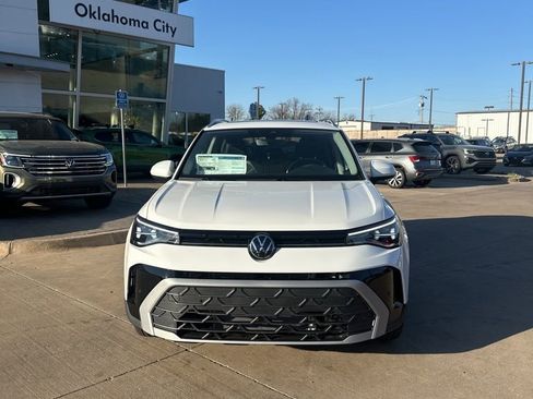 New 2026 Volkswagen Taos SE FWD image 2